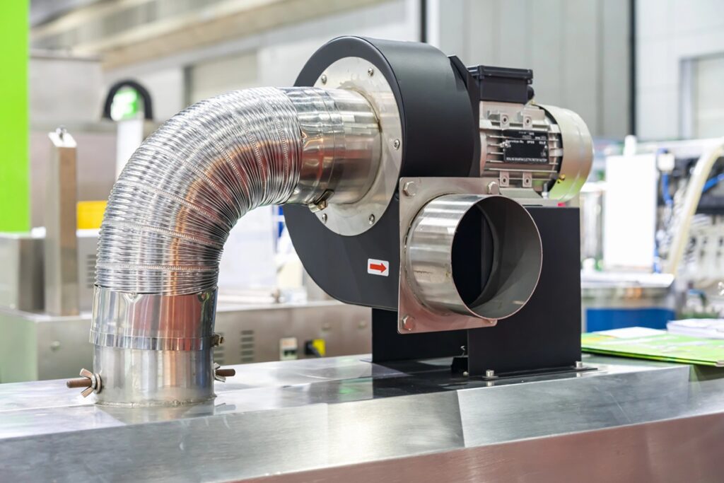 תכנון מערכות שאיבה וסינון אבק – מדריך הנדסי עם נוסחאות